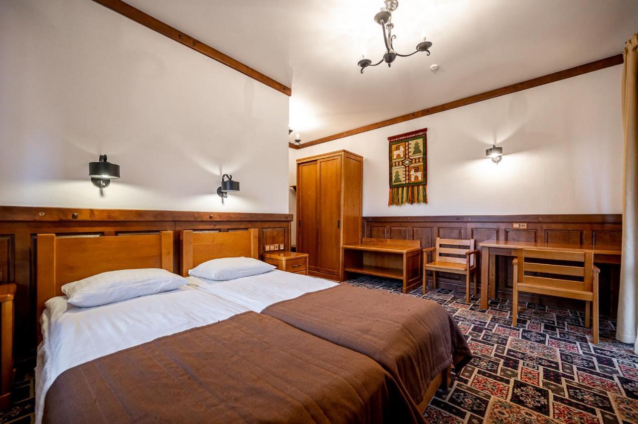 Tatariv DeLuxe Hotell Exteriör bild