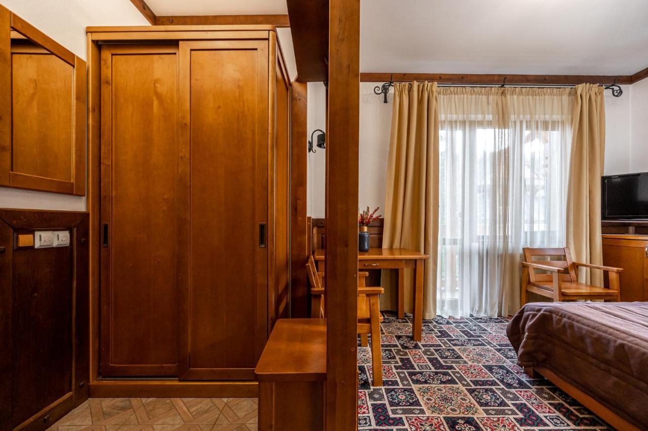 Tatariv DeLuxe Hotell Exteriör bild