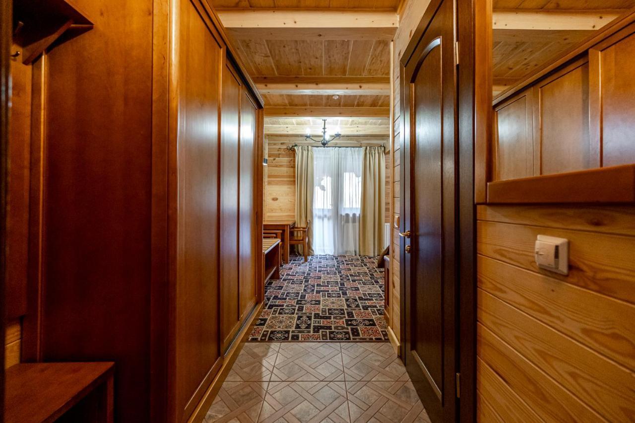 Tatariv DeLuxe Hotell Exteriör bild