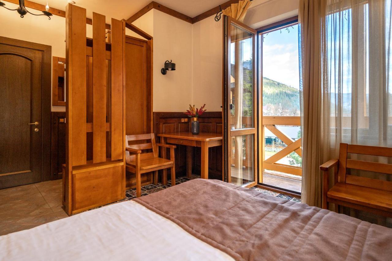 Tatariv DeLuxe Hotell Exteriör bild