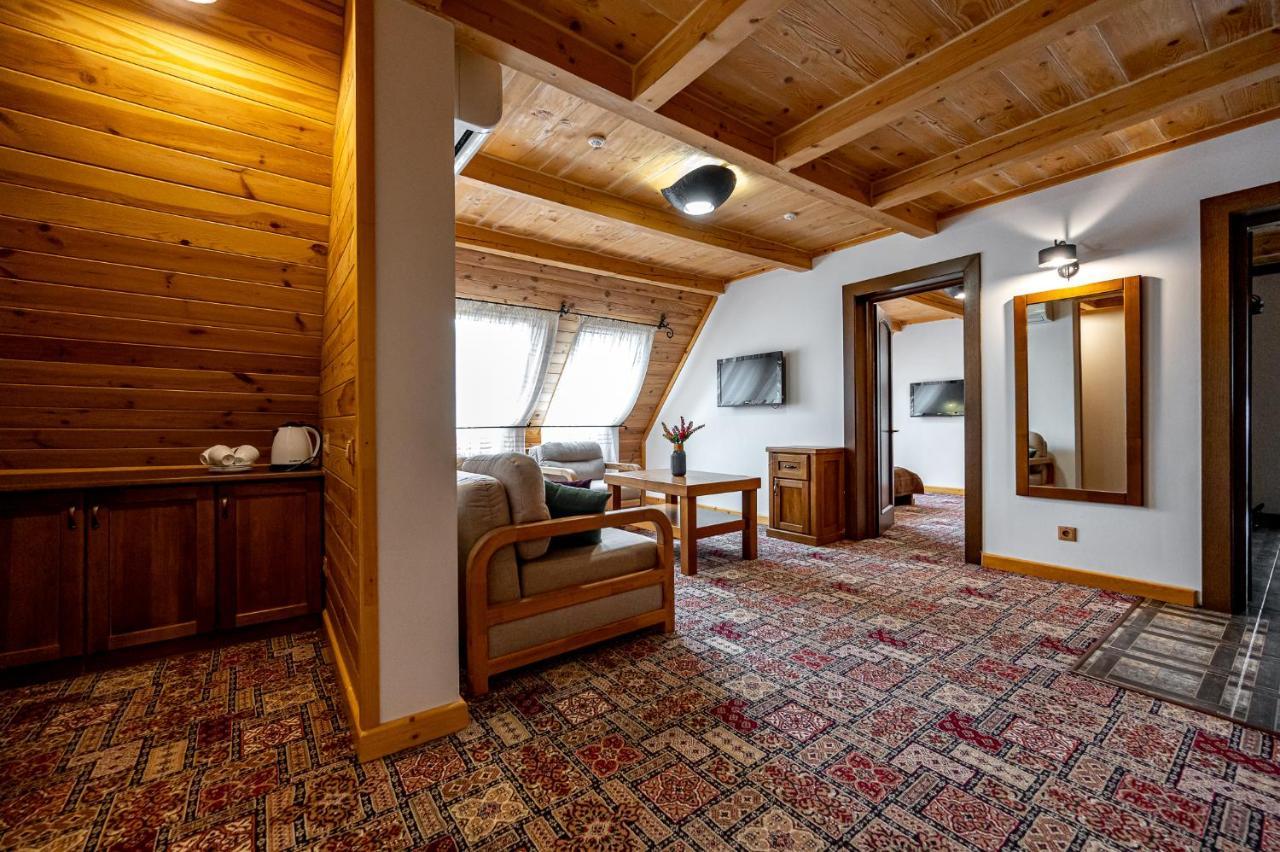 Tatariv DeLuxe Hotell Exteriör bild