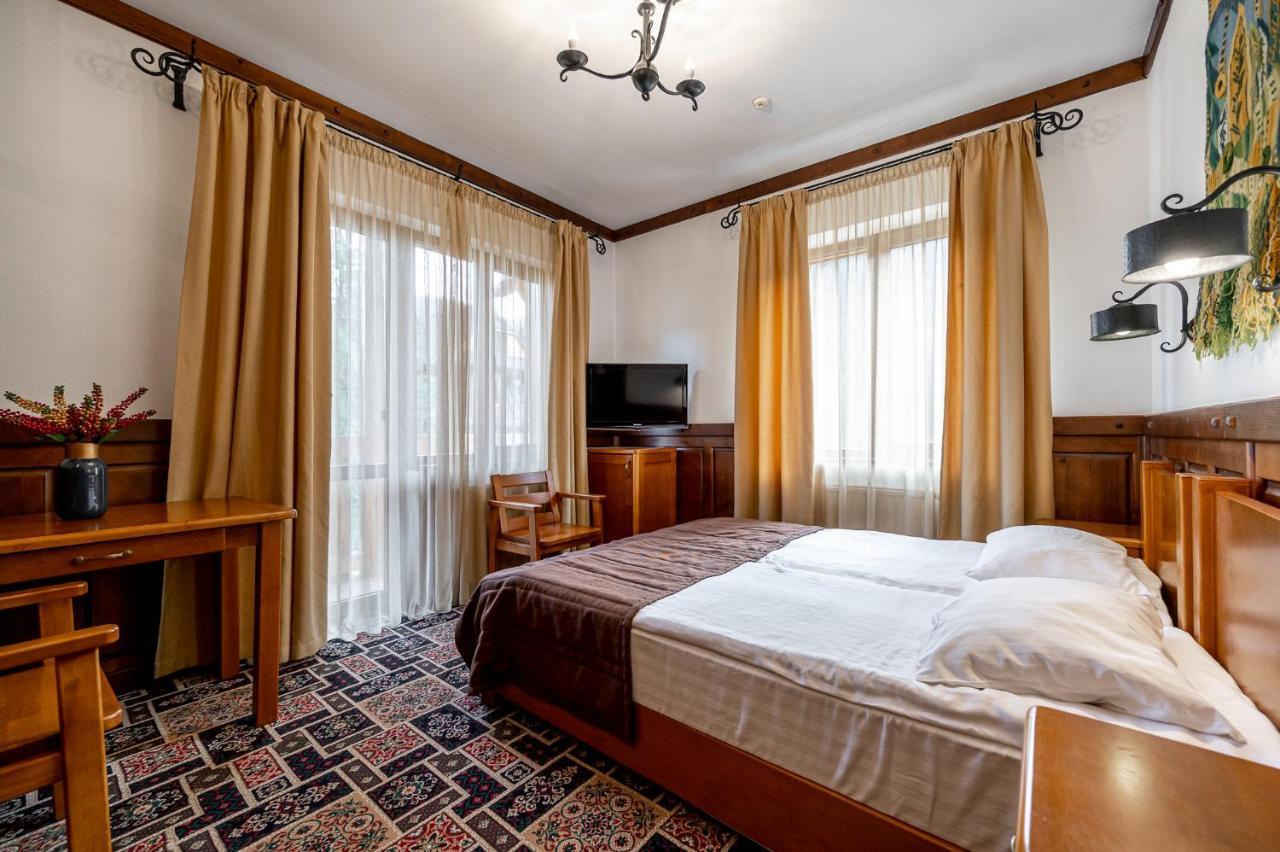 Tatariv DeLuxe Hotell Exteriör bild