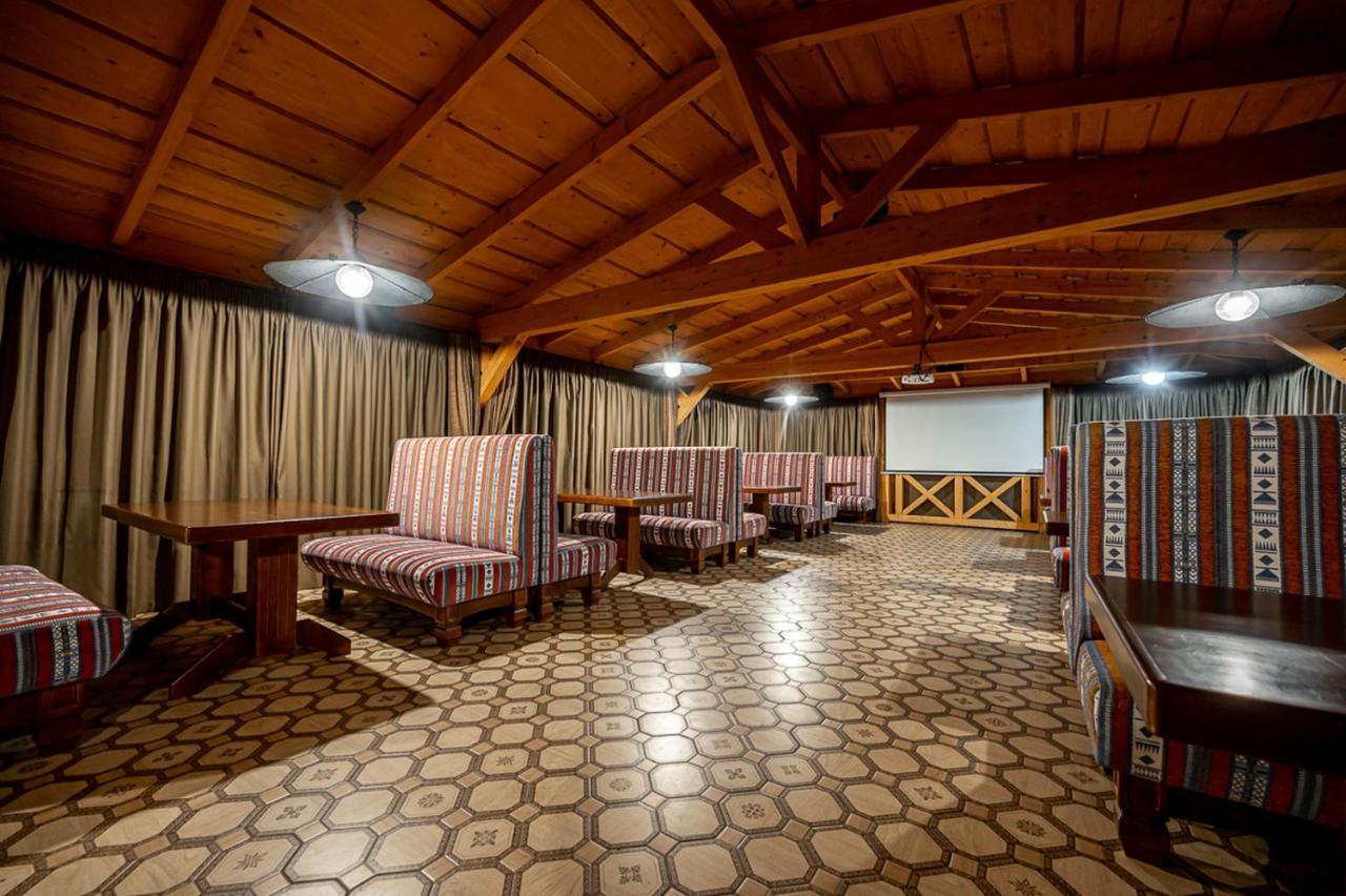 Tatariv DeLuxe Hotell Exteriör bild
