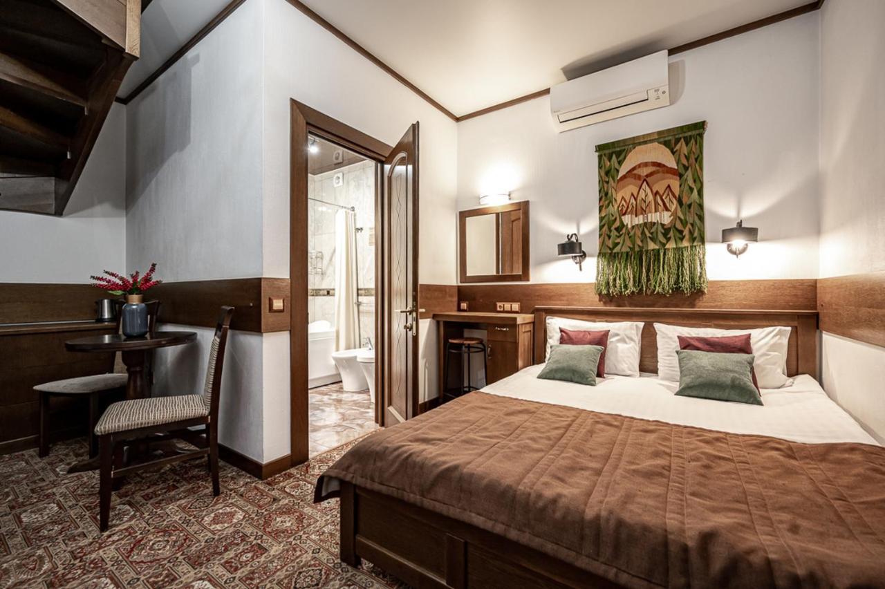 Tatariv DeLuxe Hotell Exteriör bild