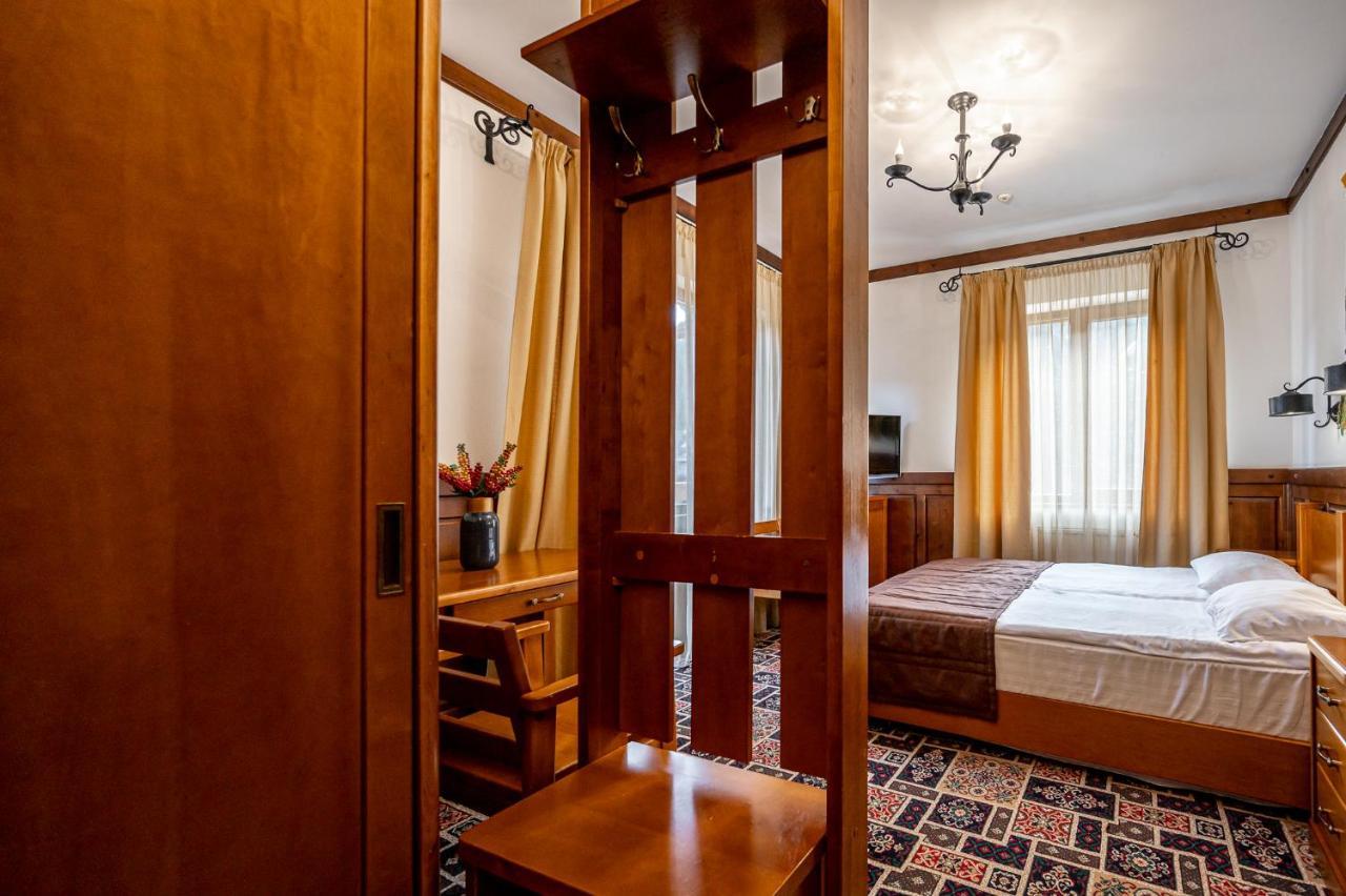 Tatariv DeLuxe Hotell Exteriör bild