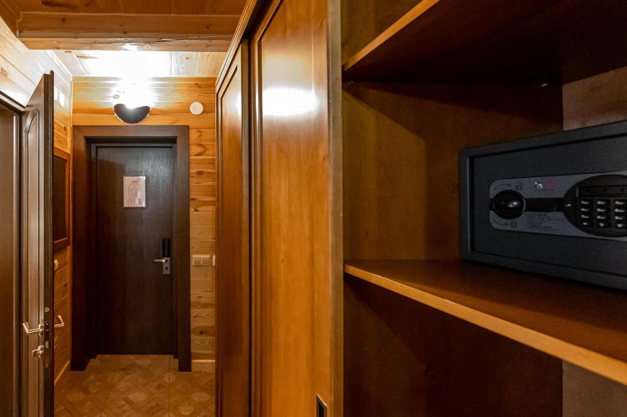 Tatariv DeLuxe Hotell Exteriör bild