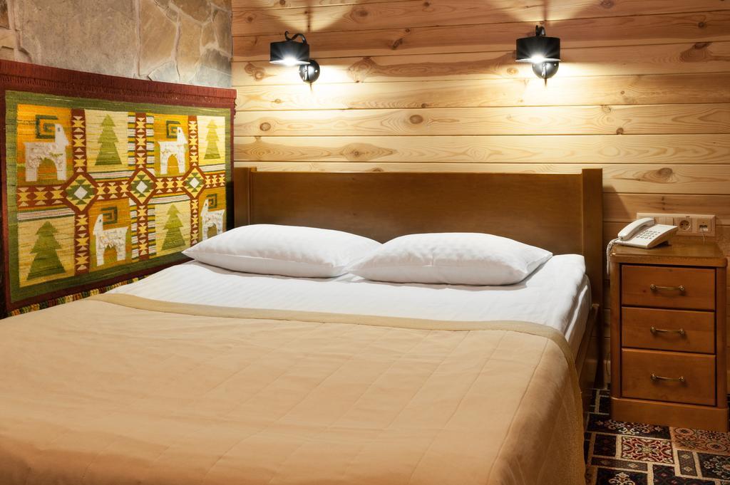 Tatariv DeLuxe Hotell Exteriör bild