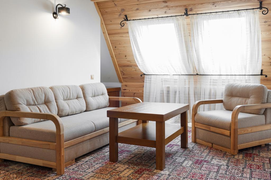 Tatariv DeLuxe Hotell Exteriör bild